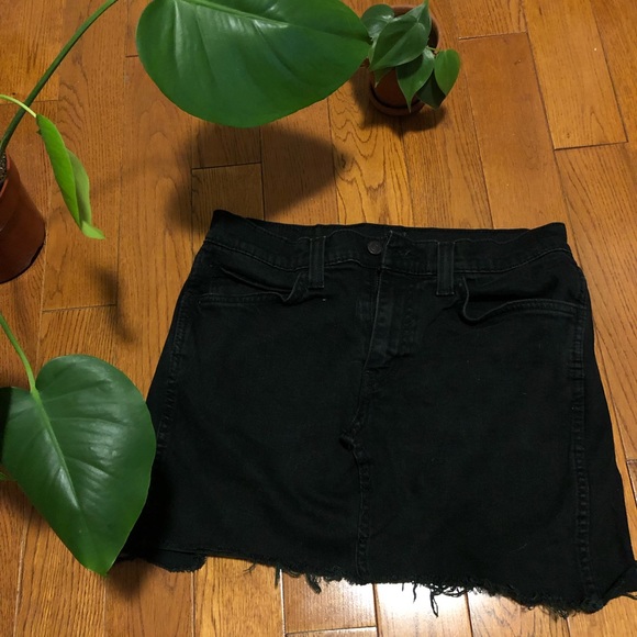 Levi’s black denim high waisted skirt - Picture 2 of 4